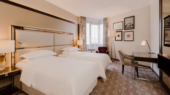Sheraton Grand Krasków Δωμάτιο φωτογραφία A room at the hotel