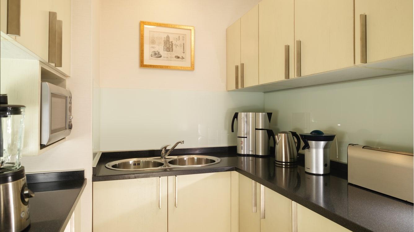Sheraton Grand Krasków Εξωτερικό φωτογραφία A typical kitchen