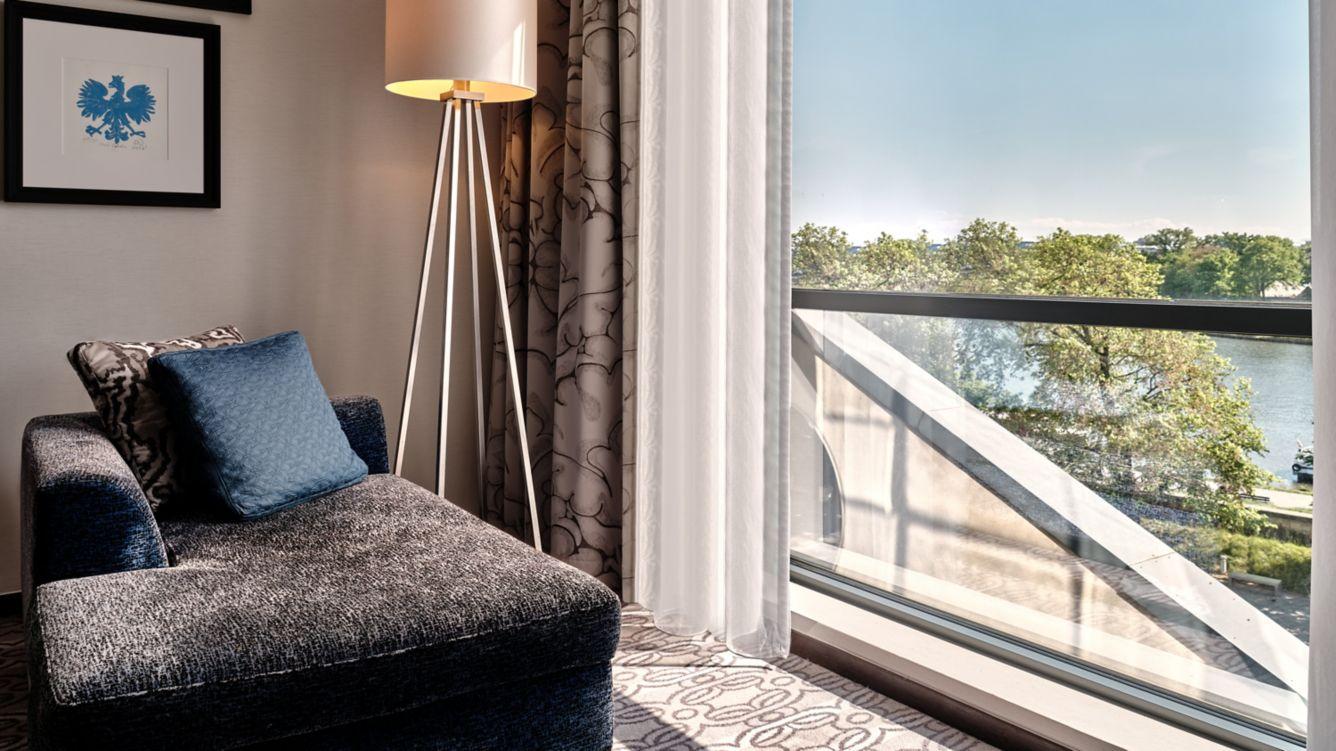 Sheraton Grand Krasków Εξωτερικό φωτογραφία A floor lamp