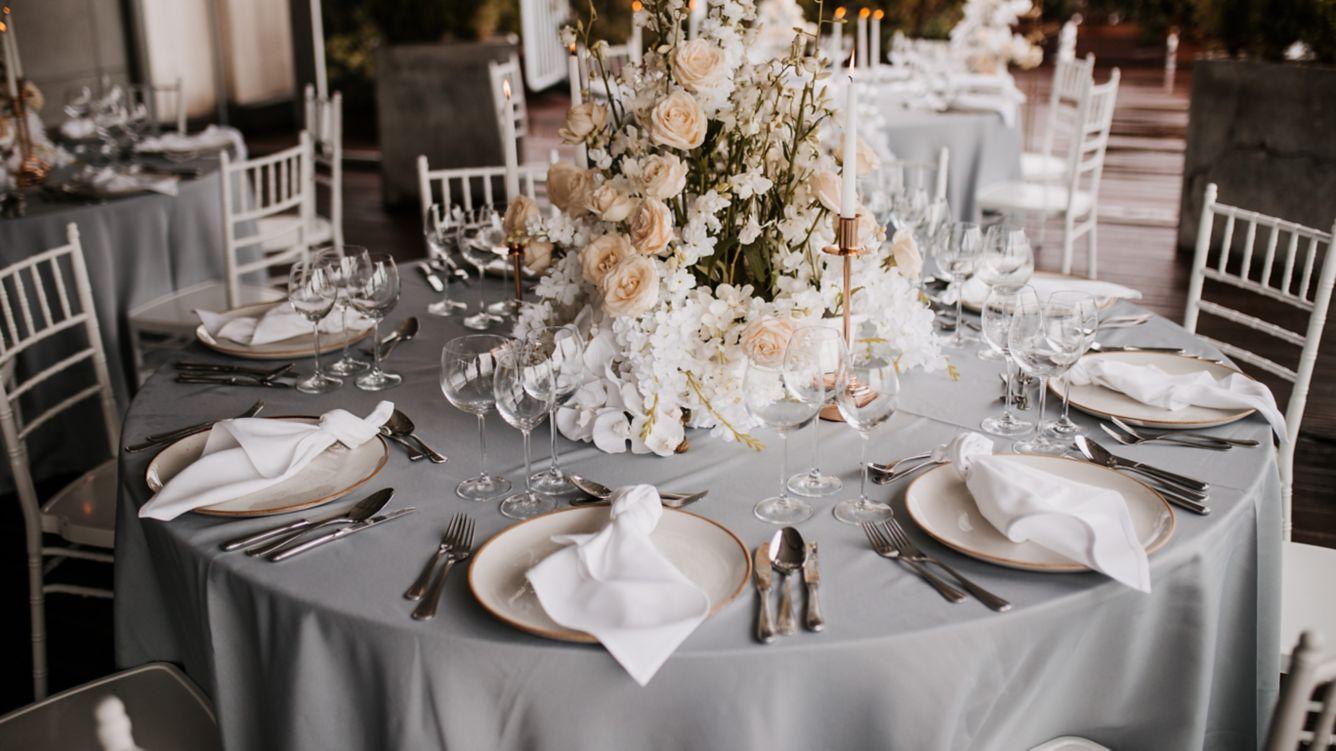 Sheraton Grand Krasków Εξωτερικό φωτογραφία A table set for a formal dinner