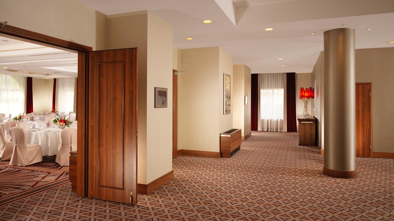 Sheraton Grand Krasków Εξωτερικό φωτογραφία A suite at the InterContinental