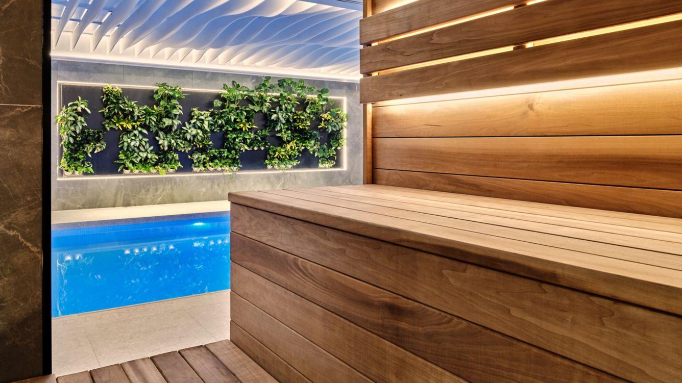 Sheraton Grand Krasków Εξωτερικό φωτογραφία A green wall in a private home