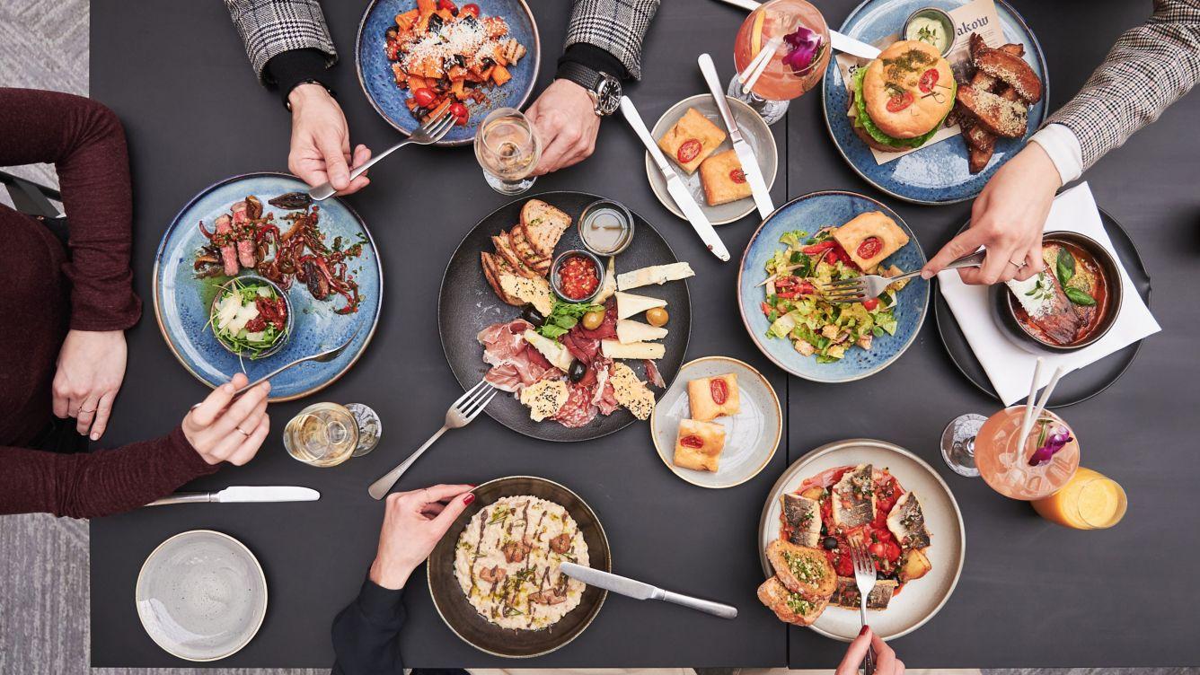 Sheraton Grand Krasków Εξωτερικό φωτογραφία A selection of dishes at the restaurant