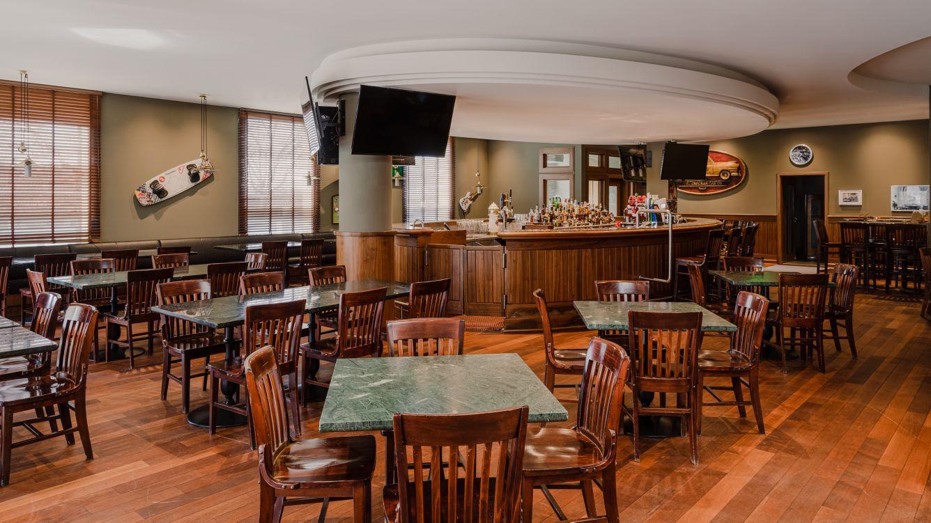 Sheraton Grand Krasków Εξωτερικό φωτογραφία The bar at the 1905 Club