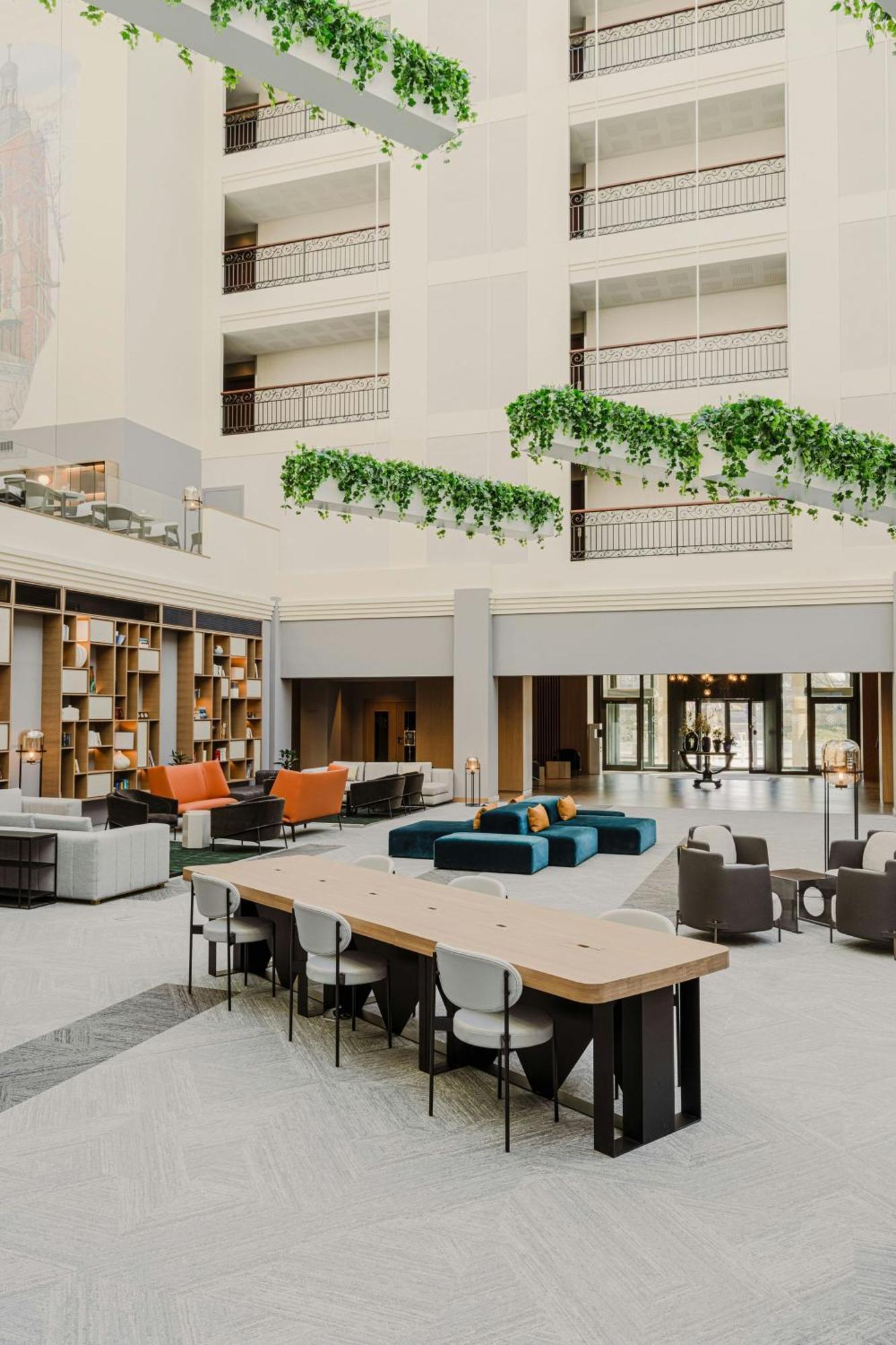 Sheraton Grand Krasków Εξωτερικό φωτογραφία The lobby of the hotel